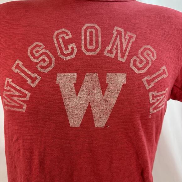 Company 47 Men's Wisconsin Badgers T-Shirt SZ Sm Short Sleeve Red 100% Cotton - Picture 2 of 7
